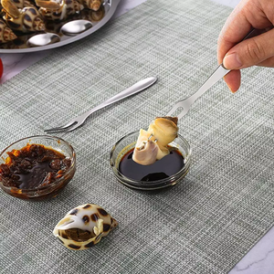 Kingwise Ensemble d'outils Escargot <span class=keywords><strong>en</strong></span> acier inoxydable Fourchettes et pinces <span class=keywords><strong>à</strong></span> <span class=keywords><strong>escargots</strong></span> Accessoires de cuisine <span class=keywords><strong>Assiettes</strong></span> et fourchettes <span class=keywords><strong>à</strong></span> motif de vaisselle - Product Image 3