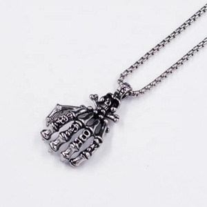 2019 nuevos accesorios de moda Hiphop de <span class=keywords><strong>Rock</strong></span> And Roll de Metal de joyería colgante de aleación cráneo collar de mano - Product Image 1
