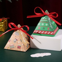 Boîte Cadeau Triangulaire de Noël avec Motif Visage du Père Noël, Matériaux Recyclés, Finition UV - Emballage Cadeau en Gros pour l'Export