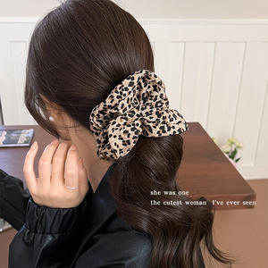Coleteros con Estampado de Leopardo Estilo Euroamericano, Lindos Coleteros de Satén Doble con Puntos, Coleteros Femeninos, Accesorios para el Cabello al por Mayor de Fábrica - Product Image 4