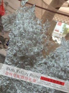 2025 New Women White Off-shoulder Tiered Wedding Dress Bridal Customized Pearl Mesh Sleeve Luxury Wedding Dress for Lady - Product Image 6