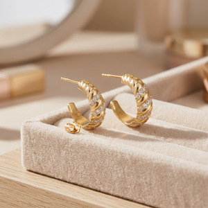 ต่างหูทองคำ 18K หรูหราประดับด้วยหินธรรมชาติทรงหัวใจ - Product Image 3