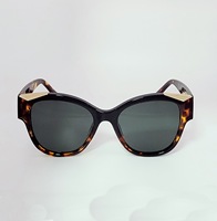 Nouvelle arrivée Designer de luxe Fashion Pc Lunettes de soleil pour les femmes couleur personnalisable