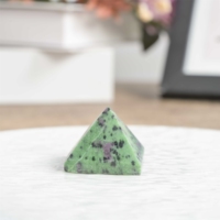 Gemischter Quarz 10mm Geschnitzte Pyramide Mini-Kristall-Schnitzereien Andere Kristall-Handwerkskunst zum Verkauf