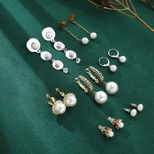 Gioielli lunghi da sposa placcati in oro ciondolano orecchini a bottone con doppia perla cubica a forma di cuore con cerchio cablato