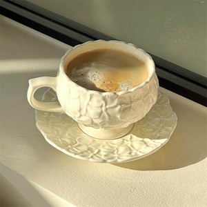 Taza y Platillo <span class=keywords><strong>de</strong></span> Café <span class=keywords><strong>de</strong></span> Cerámica con Diseño Floral en Relieve, Estilo Francés Vintage, Apto para Microondas, Regalo para el Inauguración <span class=keywords><strong>de</strong></span> la Casa <span class=keywords><strong>de</strong></span> un Amigo - Product Image 2