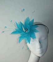 Fournitures de chapellerie : Base en sinamay pour décoration de chapeaux, support de fleurs en plumes de gans rayées avec accessoire en fil métallique