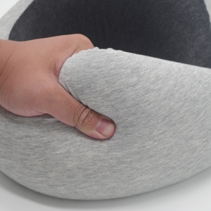 Almohada de Viaje con Forma de Caracol, Diseño Ergonómico, Espuma Viscoelástica, Almohada de Cuello Enrollable Ajustable y Compresible para Avión, Oficina y Descanso - Product Image 4