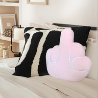 Coussin décoratif en forme de doigt d'honneur, en peluche douce et amusante, pour canapé, chambre, salon et comme cadeau farfelu