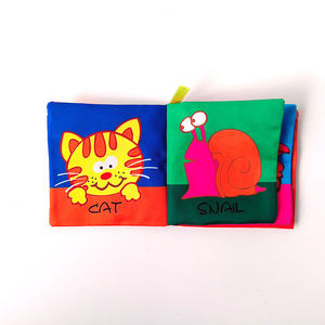 หนังสือผ้านุ่มปลอดสารพิษสำหรับเด็กหนังสือผ้าเนื้อนุ่มไร้สารพิษสำหรับการเรียนรู้ของสัตว์น่ารักหนังสือผ้าเสียดสีแบบปรับแต่งได้ - Product Image 3