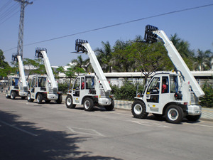 Chariot élévateur télescopique HNT25 de 2,5 tonnes pour les travaux de manutention de matériaux de construction - Product Image 1