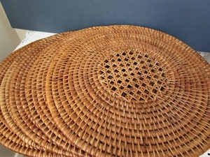 จานรองอาหารทรงกลมทำจากไม้ไผ่หวายคุณภาพสูง งานฝีมือแบบดั้งเดิมสำหรับตกแต่งบ้าน - Product Image 3