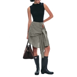 Camisa Desestructurada a Cuadros Clásica Blanca y Negra de Moda al por Mayor, Vestido Falda a Cuadros de Diseño Irregular de Dos Usos para Mujer - Product Image 3