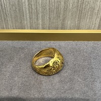 Bague en cuivre et laiton plaqué or sculptée pour femme, design vintage et tendance, de la marque française de niche