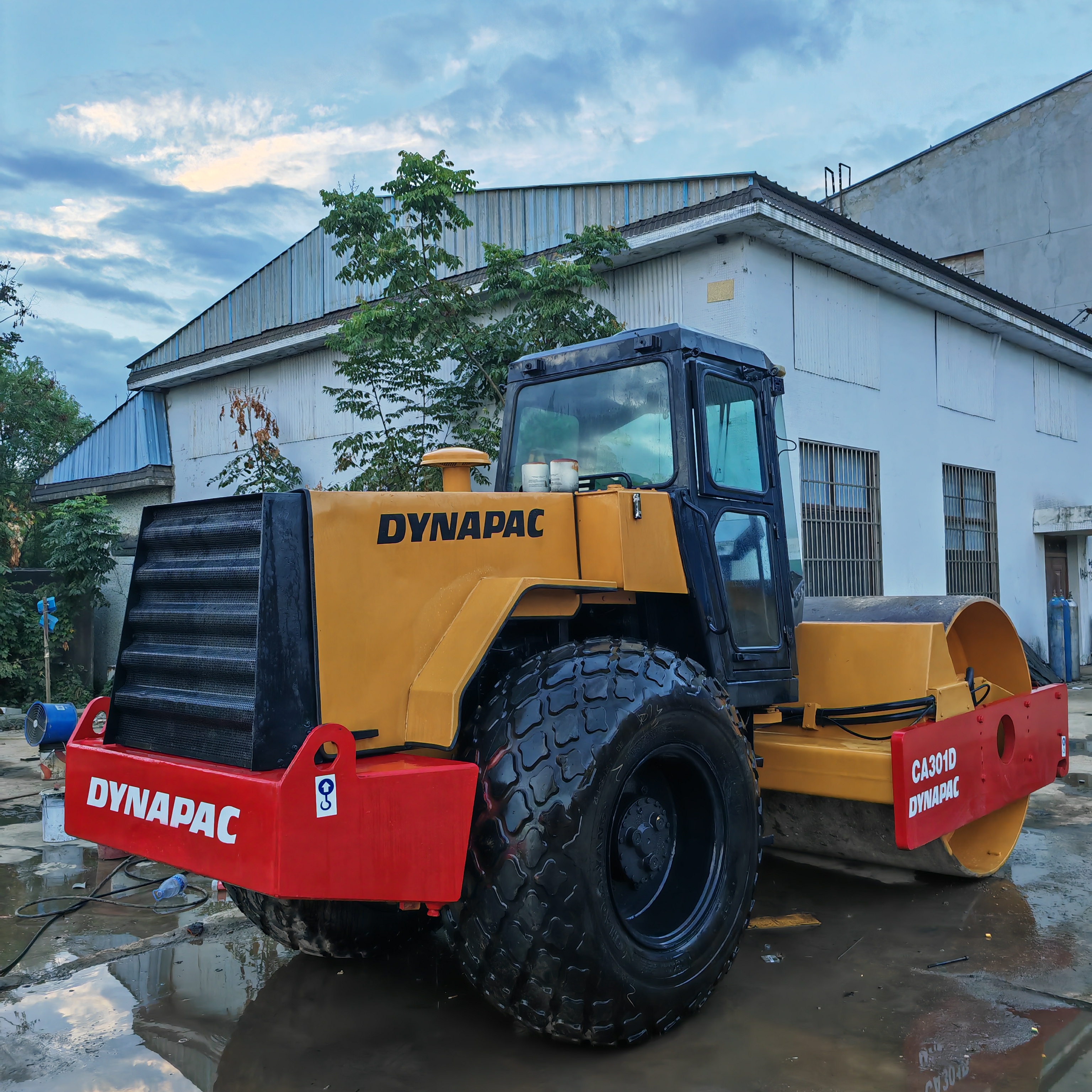 Dynapac Vibratory Roller - High Efficiency & Diesel Engine