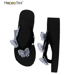 Moda <span class=keywords><strong>tacco</strong></span> zeppa <span class=keywords><strong>con</strong></span> suola spessa farfalla <span class=keywords><strong>infradito</strong></span> pantofole da <span class=keywords><strong>donna</strong></span> nuovi stili 2024 sandali antiscivolo per spiaggia - Product Image 3