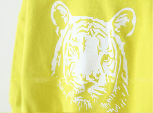 Conjunto de Ropa Infantil de Boutique: Pantalones Deportivos y Sudadera con Estampado de Tigre para Niños - Product Image 3