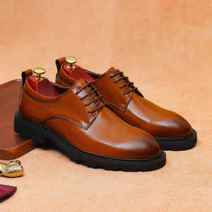 รองเท้าบูทหนังแท้ผู้ชายดีไซน์คลาสสิคล่าสุด ประจำฤดูใบไม้ร่วง-ฤดูหนาว ปี 2025 สวมใส่สบาย เหมาะสำหรับทำงาน กันน้ำ กันลื่น แบบสวม - Product Image 1