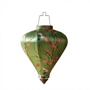 Farol de Seda Artesanal Vietnamita con Marco de Bambú para Decoración de Resorts Costeros e Iluminación Ambiental - Product Image 1