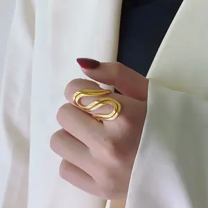 Новая мода титановое стальное кольцо для женщин простой S-shape форме, благодаря чему создается ощущение невесомости с универсальным для женщин подарок ювелирные изделия кольцо оптовая продажа