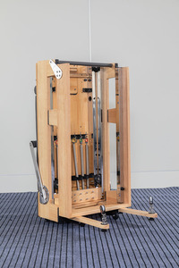 Machine de Pilates Reformer pliable en bois de chêne, équipement réglable pour studio / salle de sport / hôtel - Product Image 3