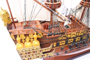 เรือรบโบราณ GIA NHIEN SOVEREIGN SEAS ทำจากไม้ขัดเงา งานแฮนด์เมด พร้อมฐานตั้งโชว์ สำหรับตกแต่งบ้านและสำนักงาน - Product Image 6