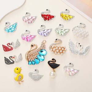 Canard incrusté d'argent exquis créatif appliqué à la main <span class=keywords><strong>diamant</strong></span> Animal voiture <span class=keywords><strong>sortie</strong></span> d'air accessoires de chaussures principalement en laiton Zircon breloques - Product Image 1