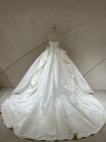 Spjy053 Elegantes elfenbeinfarbenes Satin-Ballkleid mit Perlen und Spitze, gerafftes Brautkleid für Palast- und Kirchenzeremonien Jancember