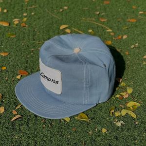 Fabricant en gros OEM Casquette de camionneur 6 panneaux en denim délavé de haute qualité à bord plat broderie personnalisée avec logo - Product Image 1