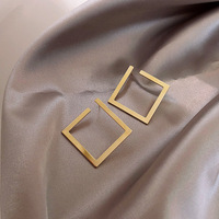Orecchini a cerchio in metallo con ago in argento 925, orecchini geometrici a cerchio, orecchini a goccia con perla minimalista da donna