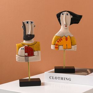 Vente en gros de sculptures d'art abstrait en résine de style européen INS créatif pour la décoration de salon et de cave à vin - Product Image 2
