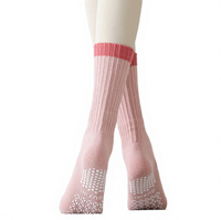 Chaussettes de Pilates antidérapantes haut de gamme, design côtelé, bord festonné, grip en silicone pour le yoga, la barre, le studio, logo personnalisé OEM ODM