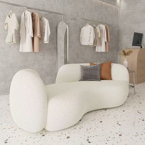 Sofá Curvo de Lujo Ligero, Estilo Wabi-Sabi, para B&B, Salón de Belleza, Tienda de Ropa, Área de Descanso, Combinación de Sofás para Recepción - Product Image 2