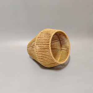 <span class=keywords><strong>Lampada</strong></span> <span class=keywords><strong>a</strong></span> <span class=keywords><strong>Sospensione</strong></span> Artigianale in Corda e Rattan Intrecciata <span class=keywords><strong>a</strong></span> Mano Naturale Semplice <span class=keywords><strong>Paralume</strong></span> <span class=keywords><strong>a</strong></span> Cupola Tessuto <span class=keywords><strong>a</strong></span> Mano - Product Image 4