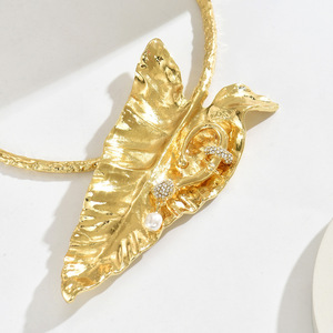 Collar con colgante de hoja de plátano dorado, gargantilla de aleación de zinc para mujer, joyería de fiesta XL5719 - Product Image 3