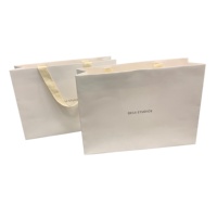 Sacs de shopping en carton ivoire personnalisés avec logo imprimé, sacs cadeaux en papier d'art pour chaussures/vêtements