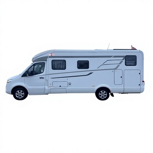 Autocaravana de Lujo Blanca 4x4 para Viajes Todoterreno, Remolque para Campamento y Uso al Aire Libre - Product Image 1
