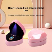 Boîte à bijoux LED haut de gamme personnalisée avec bagues en forme de cœur et pendentifs de collier Emballage recyclable pour bracelet et boucle d'oreille