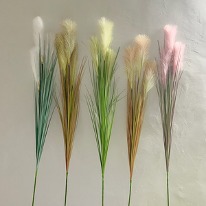 Herbe artificielle en PVC de qualité supérieure avec pointes à triple plume pour la décoration de Pâques, style nordique, accents pour chambre et café - Product Image 1
