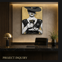 Impression sur toile d'art mural de portrait de femme à la mode en noir, blanc et or avec chapeau, lunettes et boisson pour la décoration intérieure de salon, de salle de séjour ou d'hôtel