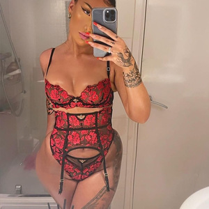 Sous-vêtements pour femmes, <span class=keywords><strong>lingerie</strong></span> sexy rouge vif, crochet en maille ajourée, <span class=keywords><strong>lingerie</strong></span> sexy avec strass, jarretière coquette - Product Image 1