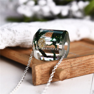 Collar de resina transparente de joyería de diseño único de moda con plantas acuáticas reales y conchas en el interior - Product Image 4