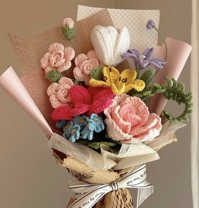 Bouquet di Fiori Fatti a Mano all'Uncinetto: Rose, Tulipani e Margherite Eterne, Lunghezza Personalizzabile, Romantico e Sognante per Laurea e Casa - Product Image 6