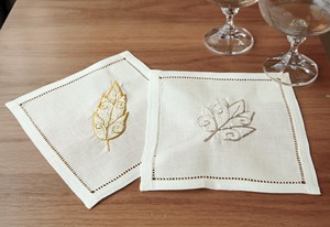 Serviette de cocktail en lin à motifs de feuilles Lustre |   Serviettes de table en lin 100% naturel, écologiques, réutilisables, motif feuille fait main - Product Image 3