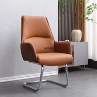 Chaise de conférence ergonomique confortable à dossier moyen en cuir blanc cassé, chaise de réception moderne avec accoudoirs pour bureau