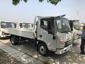 <strong>JAC</strong> Diesel 4x2 Drive Wheel Euro 2 Single Row Cargo Truck New Yuchai Fast Mini Truck Segment Left Right Van <strong>Chassis</strong> - Product Image 5