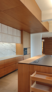 <span class=keywords><strong>Cocina</strong></span> Abierta Estilo <span class=keywords><strong>Bauhaus</strong></span>: Diseño Integrado con Gabinetes, Muebles Altos y Isla. - Product Image 2