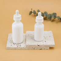 Nouvel emballage cosmétique conçu de bouteille en verre opale de cylindre de 30ml 50ml 60ml avec le bouchon de compte-gouttes pour l'emballage cosmétique