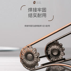 ชั้นวางไวน์สไตล์มินิมอลสุดสร้างสรรค์ ทำจากทองเหลืองและเหล็ก ดีไซน์เรียบง่าย สีบรอนซ์ สำหรับตกแต่งห้องนั่งเล่นหรือทางเข้าบ้าน - Product Image 1