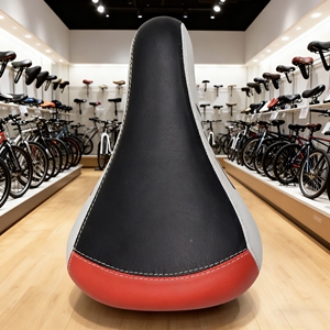 Sillín de <span class=keywords><strong>bicicleta</strong></span> de carretera impermeable PU Superficie suave a prueba de golpes <span class=keywords><strong>asiento</strong></span> de <span class=keywords><strong>bicicleta</strong></span> redondo aerodinámico reflectante MTB sillín - Product Image 3